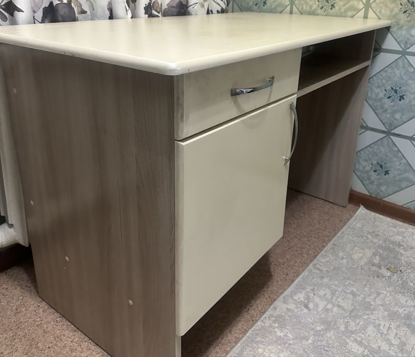 Продам стол в очень хорошем состоянии