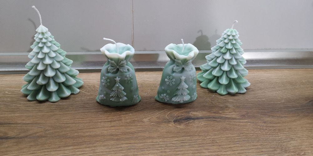 Коледни свещи и букет от ароматни сапунчета