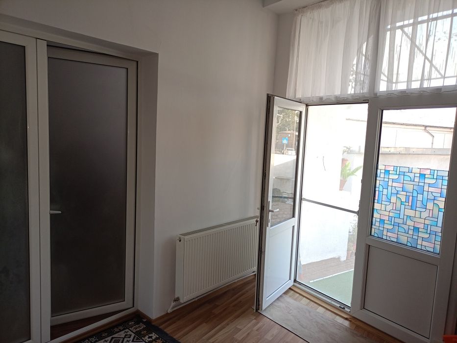 Vând casă piata Centrală 3 camere