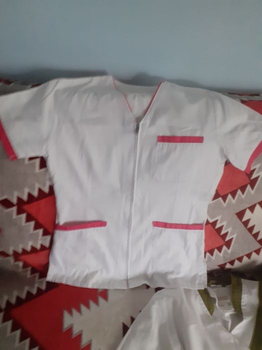 Vând haine foarte bune