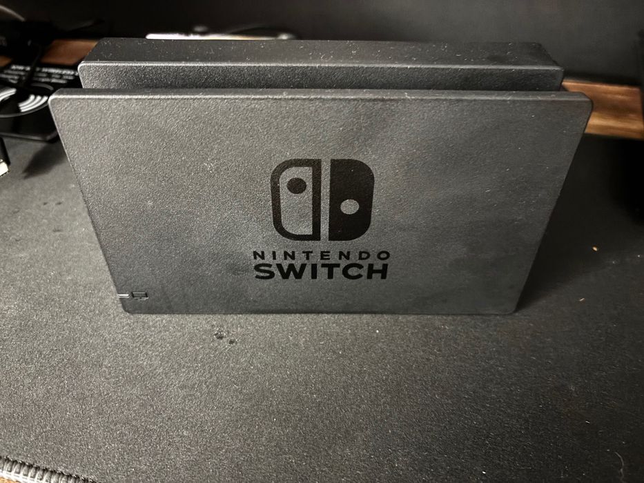 Consola Nintendo Switch (Husa, 2 Joycon-uri extra + suport Joycon-uri)