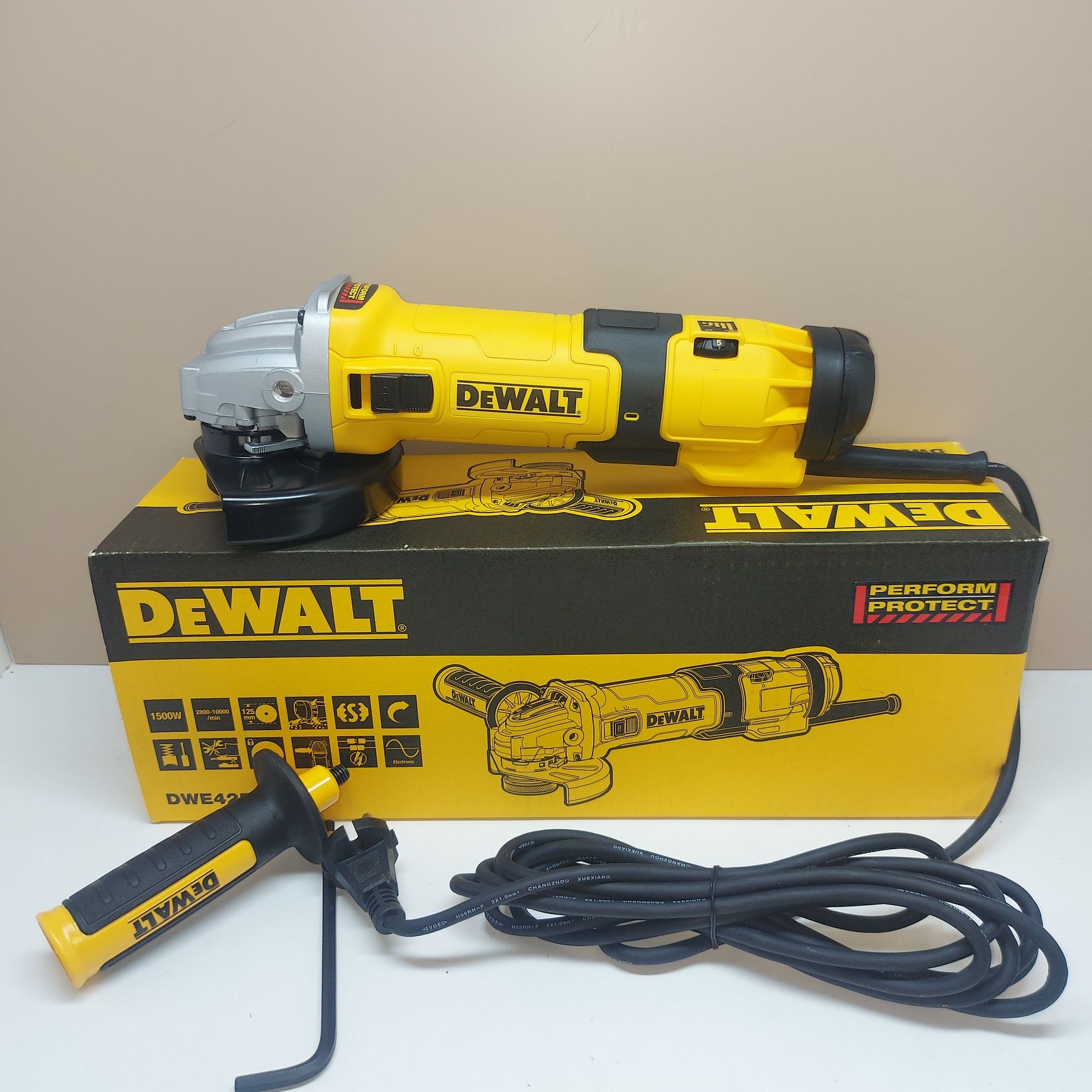 Топ модел ъглошлайф DEWALT DWE4257