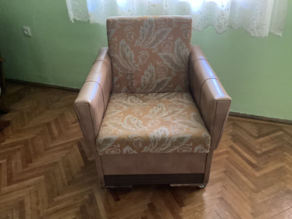 Două fotolii și canapea în bună stare