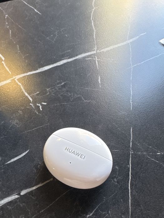 Продам наушники Huawei пользовался месяц, с коробкой