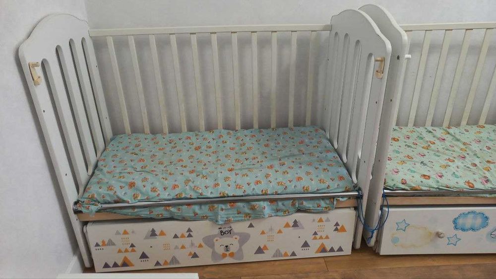 Детская кровать с маятником