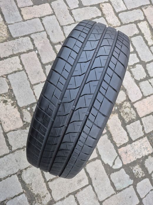 O bucată 215/65 R16C vară - una Bridgestone