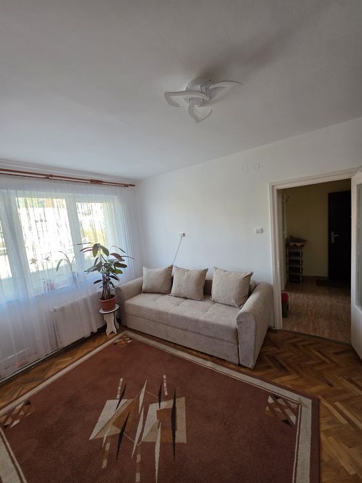 Inchiriez apartament cu 2 camere strada uniri