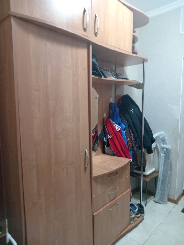 Продам Б/у прихожую