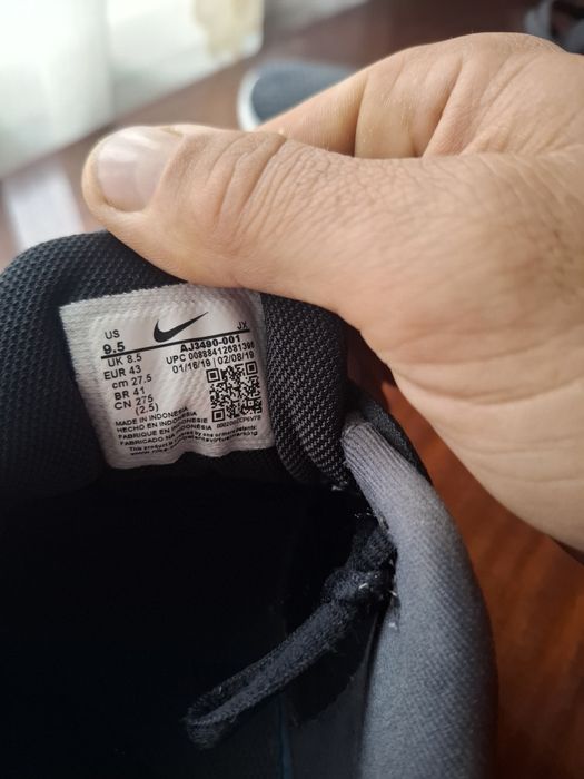 Adidasi nike 42.5 aduși din Anglia...