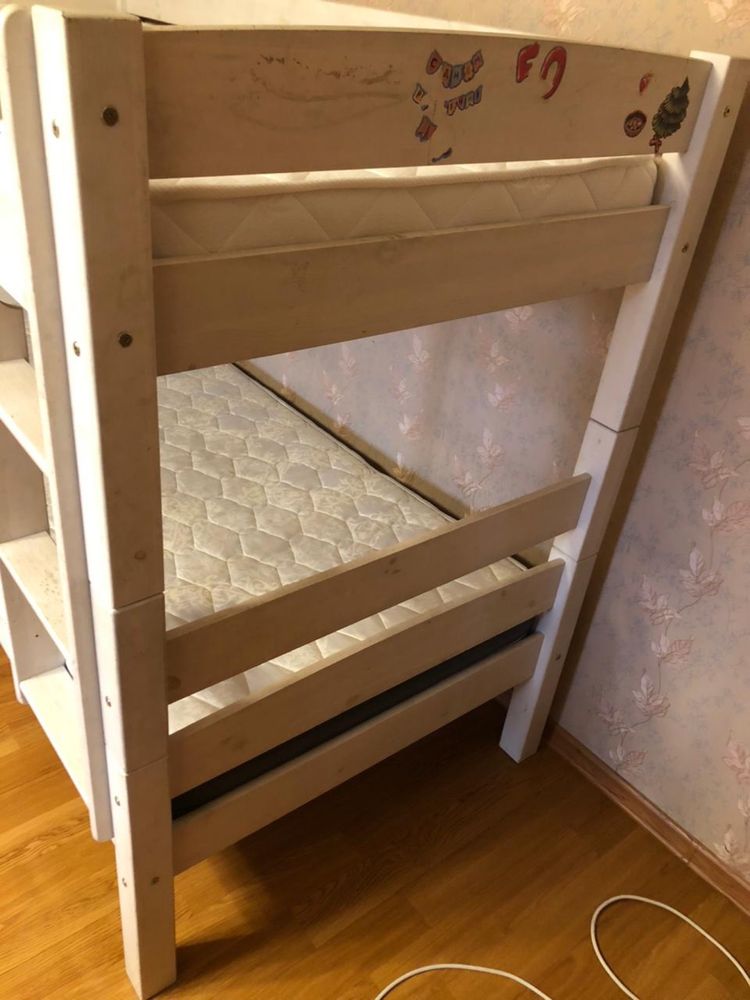 Продается двухъярусная кровать.