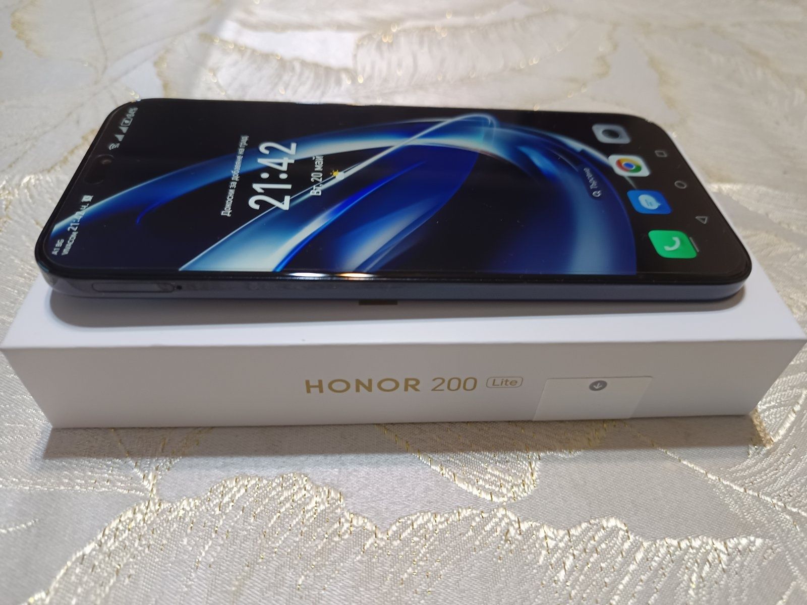 Само за 250 лева ! Като нов Honor 200 Lite, 8GB/256GB протектор, кутия