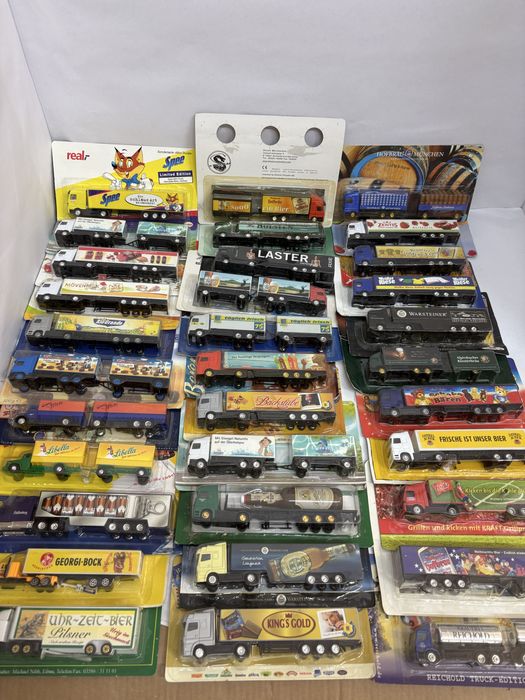 Lot 400 bucăți camioane tir machete 1:87 HO diverse modele și culori