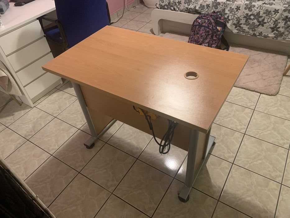 Офис бюро в идеално състояние,почти ново