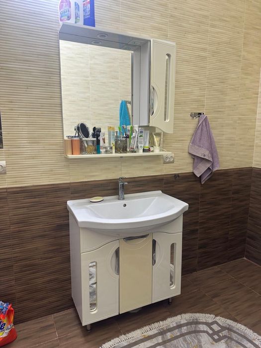 Раковина, зеркало, тумба