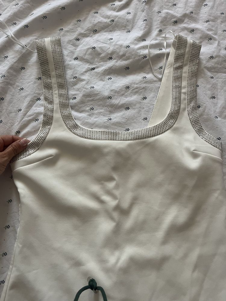 Бяла рокла на Zara