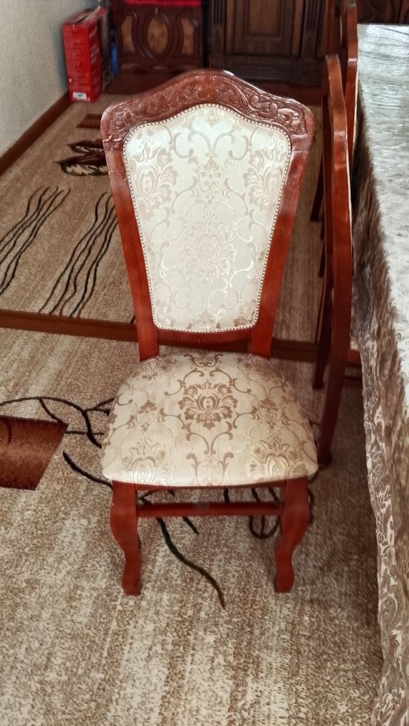 Stol stul sotiladi xollati yaxshi 16 talik 3,5 metr