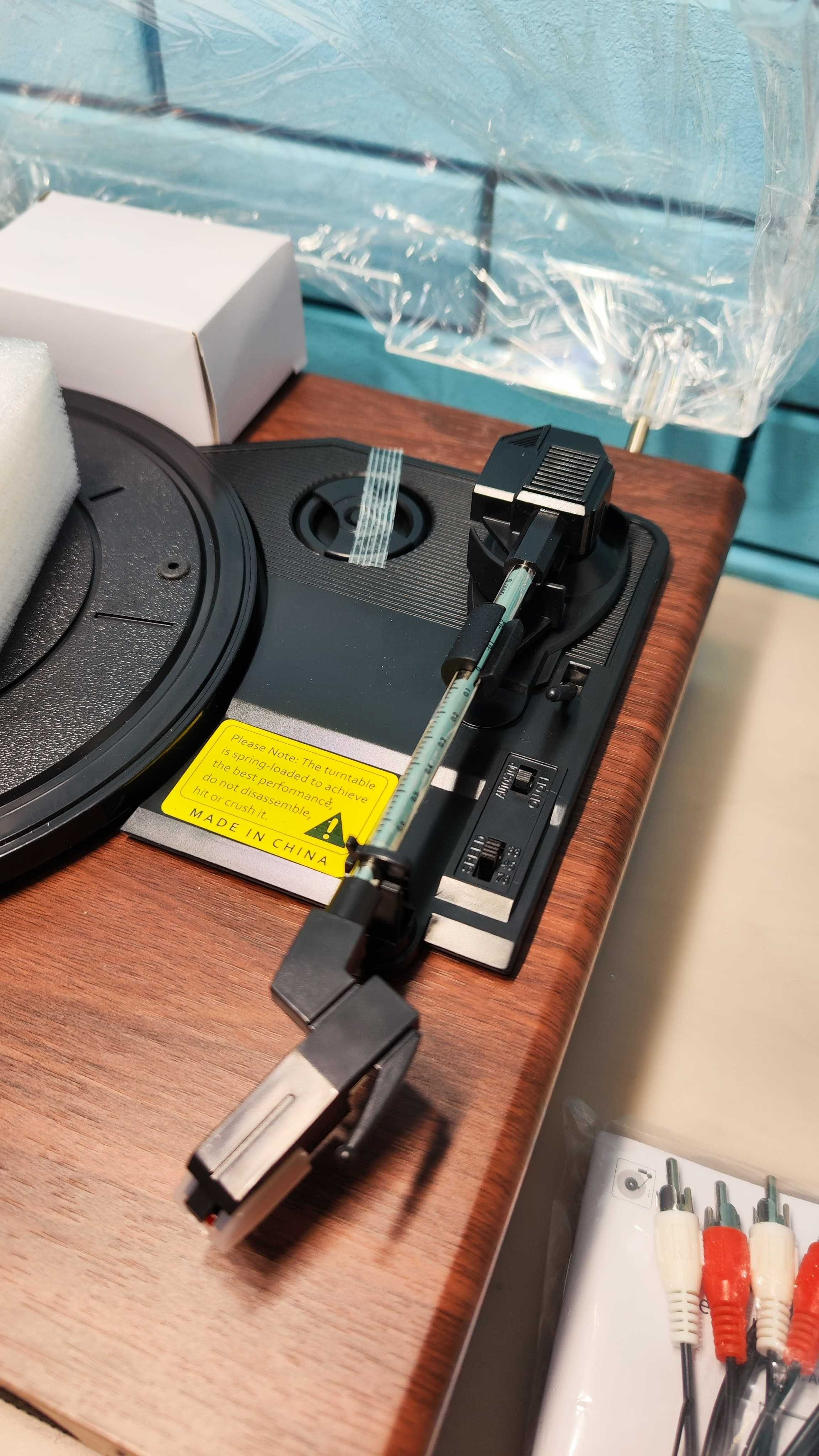 Грамофон FYDEE Vinyl с Bluetooth и вградени стерео високоговорители