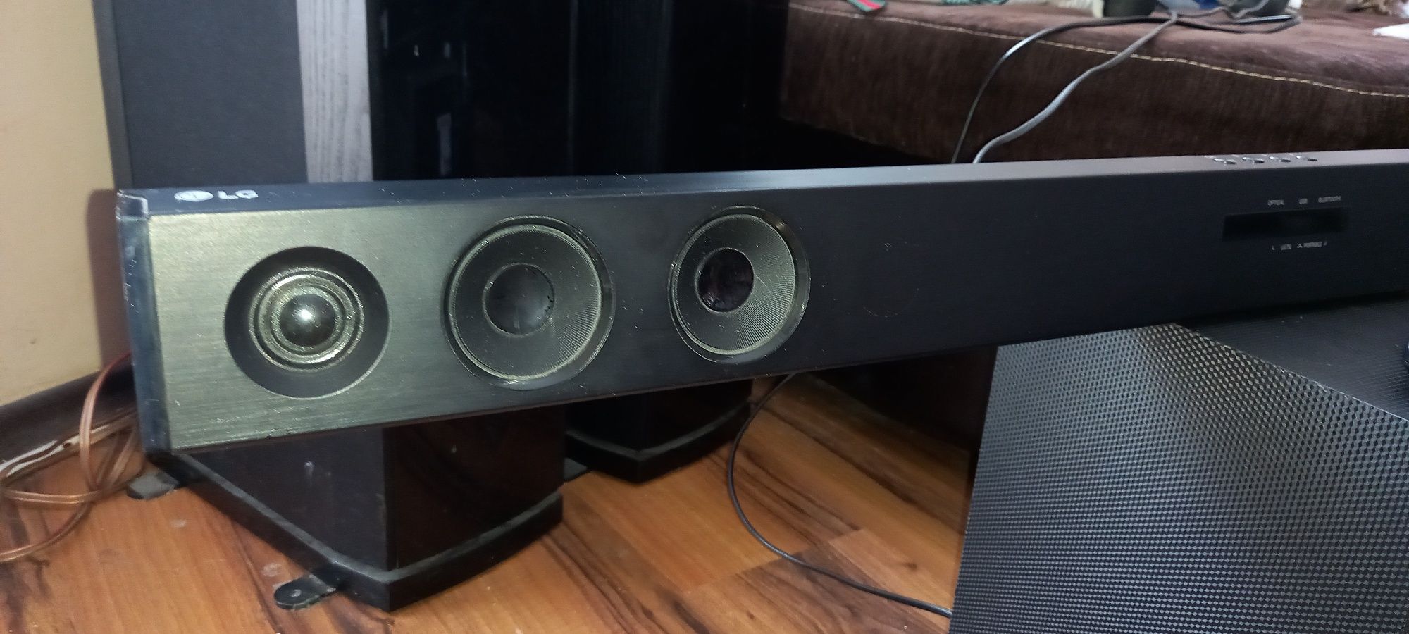 LG Bluetooth саундбар с дистанционно управление