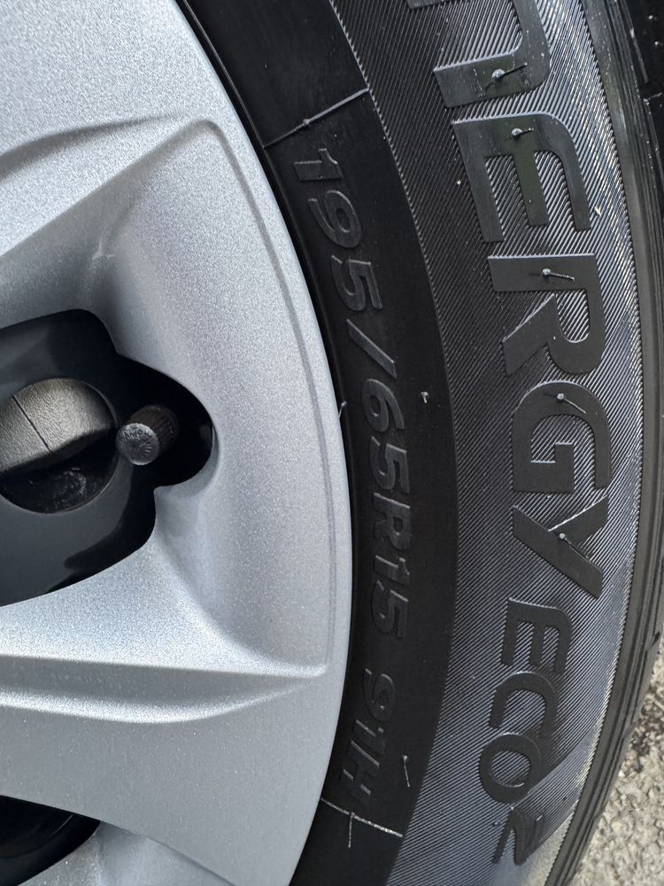 летни гуми 195/65 R15 DOT 2124 като нови