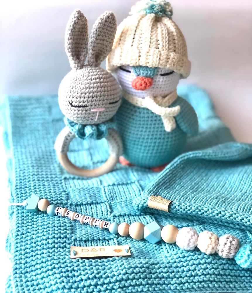 Ръчно плетени предложения за подарък на бебе и по-големи деца