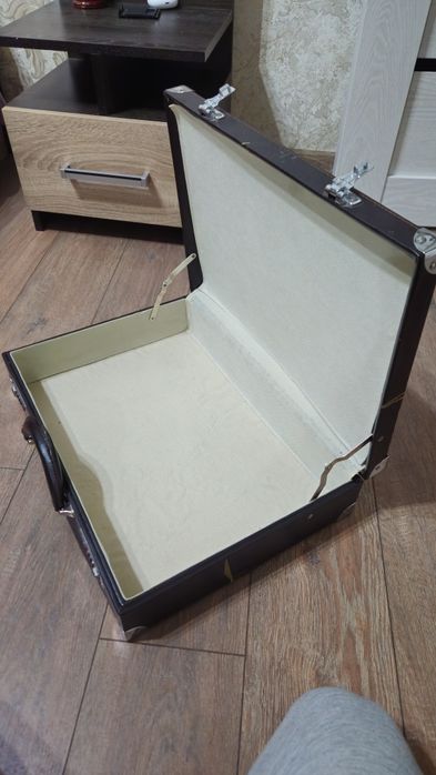 Чемодан для хранения вещей