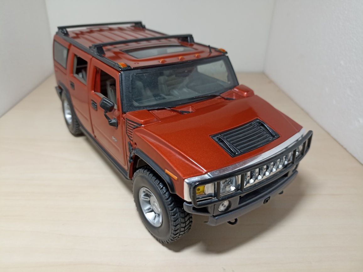 Hummer H2 macheta auto 1 18 maisto