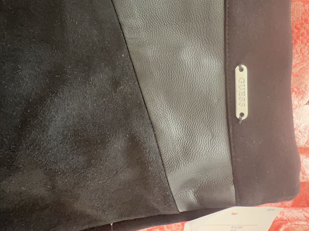 Пола и близа Guess