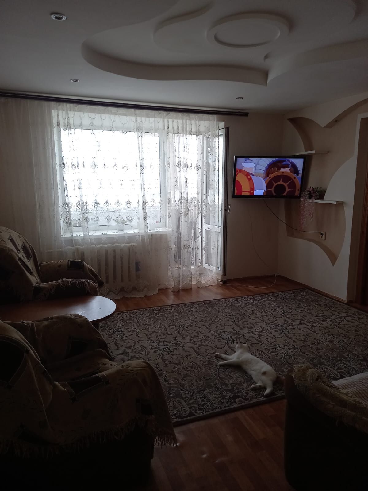 Продам трёхкомнатную квартиру на 6 мкр.