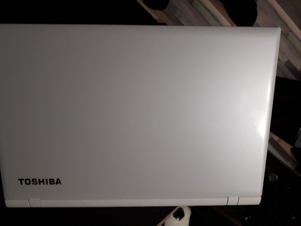 Laptop Toshiba Intel quad core 2.4 ghz 8 gb ram ssd 250 gb video HD 3h