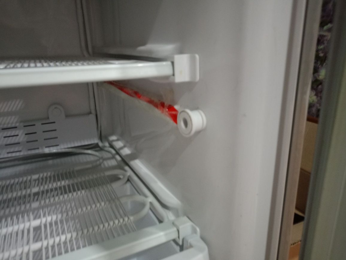 Отличный холодильник Samsung