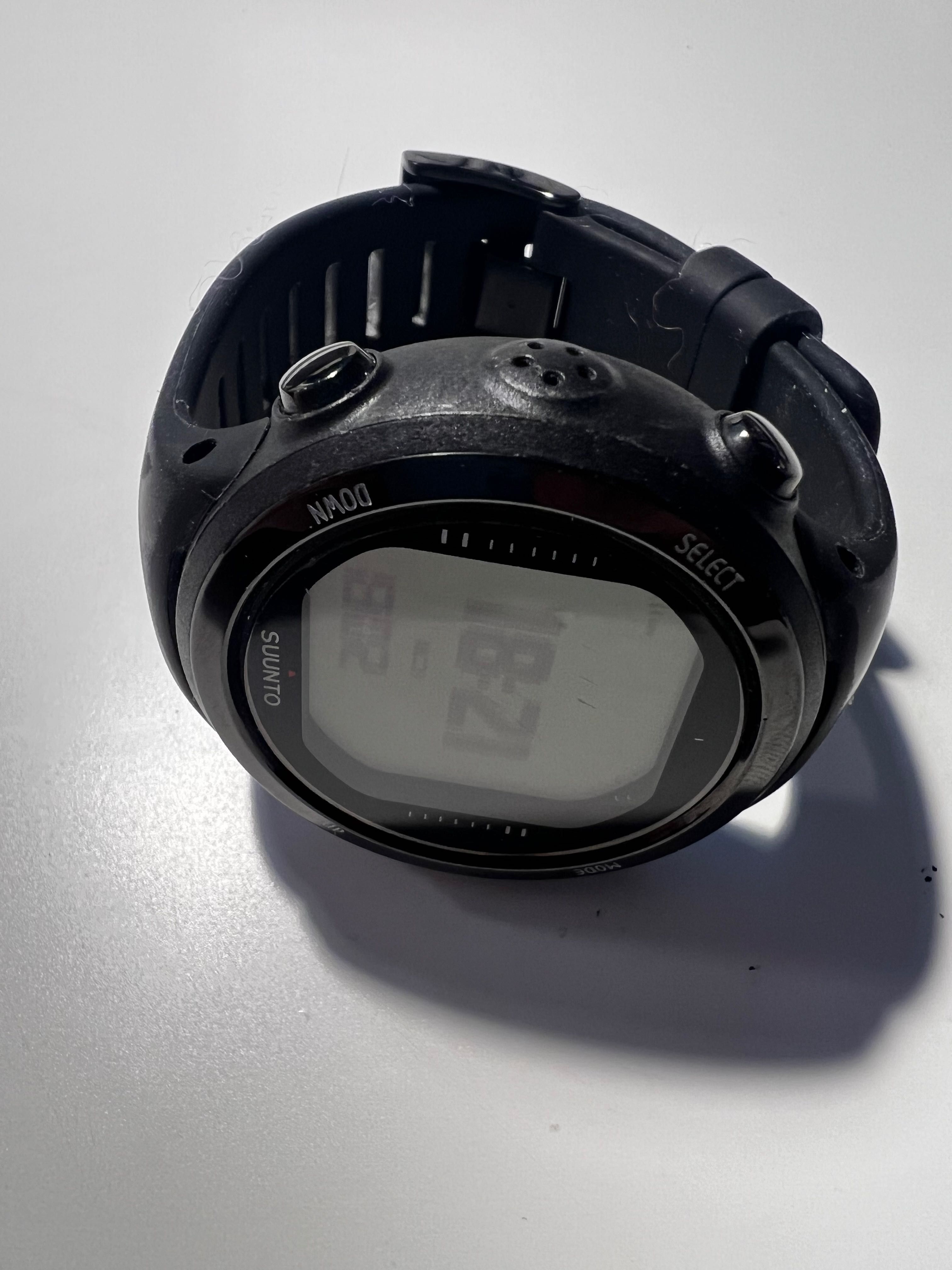 Дайвинг компютър Suunto D4i на около 14 часа