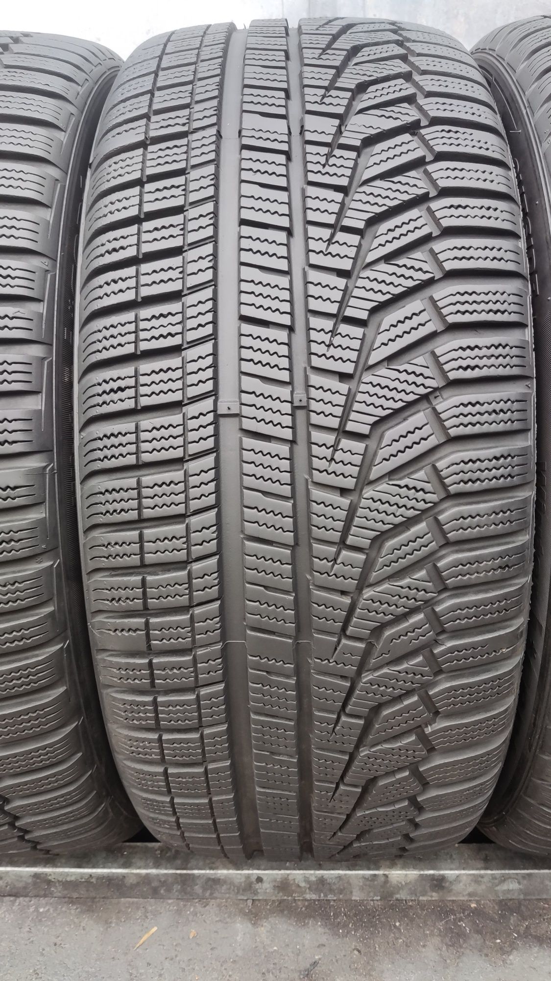 4бр. зимни гуми 235/45/18 Hankook Winter I*Cept Evo 2 
dot23
8.88мм
Мн
