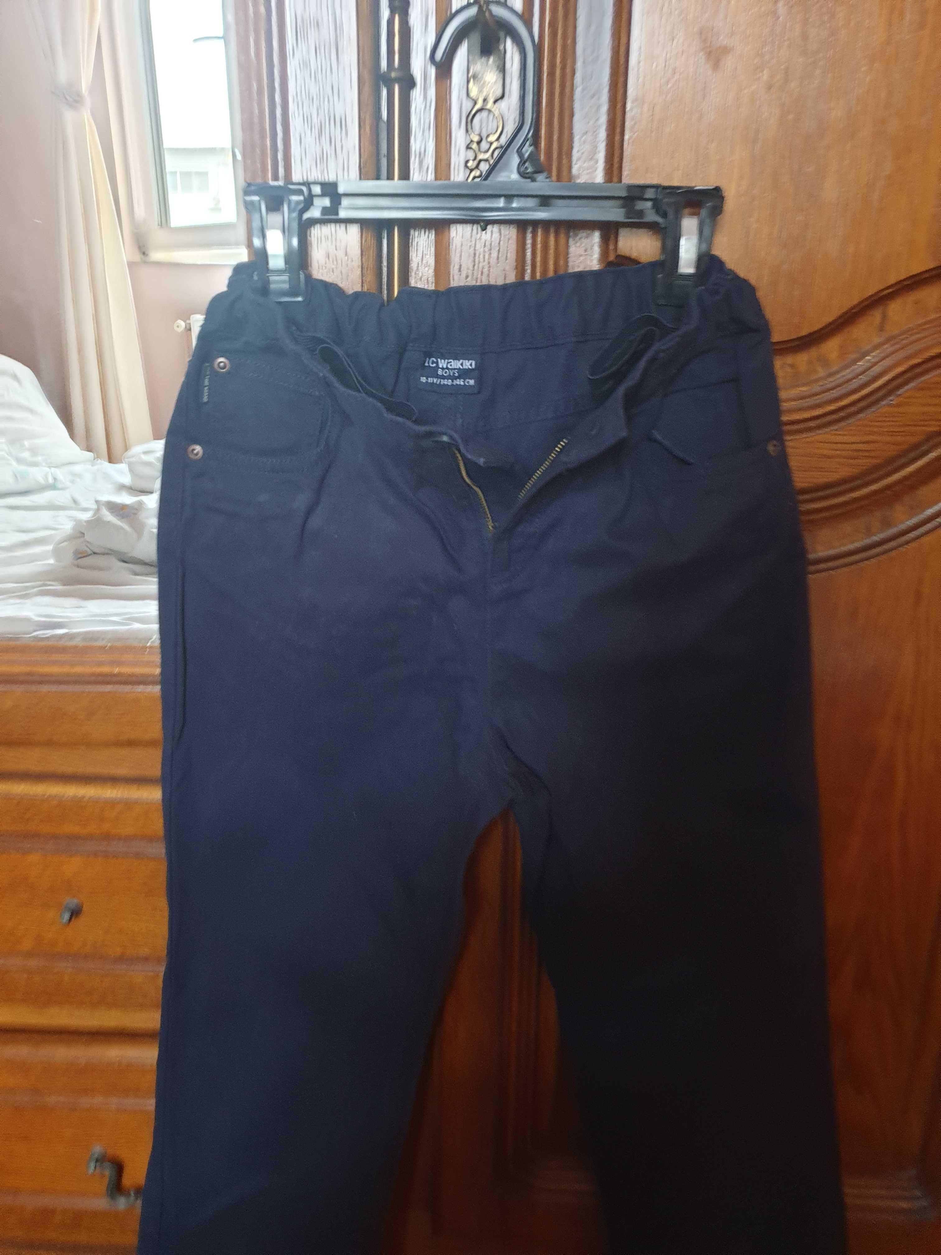 Vând pantaloni pentru baieti de la Ralph Lauren U.S. POLO ASSN