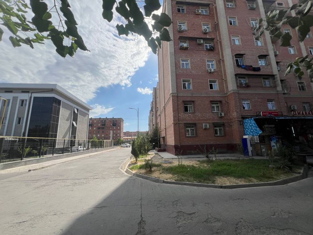 Сергели 9 Квартира 4х комнатная 1 этаж 80м2 1-я Линия у дороги
