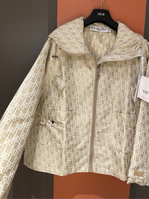 CD женско яке 2025 колекция