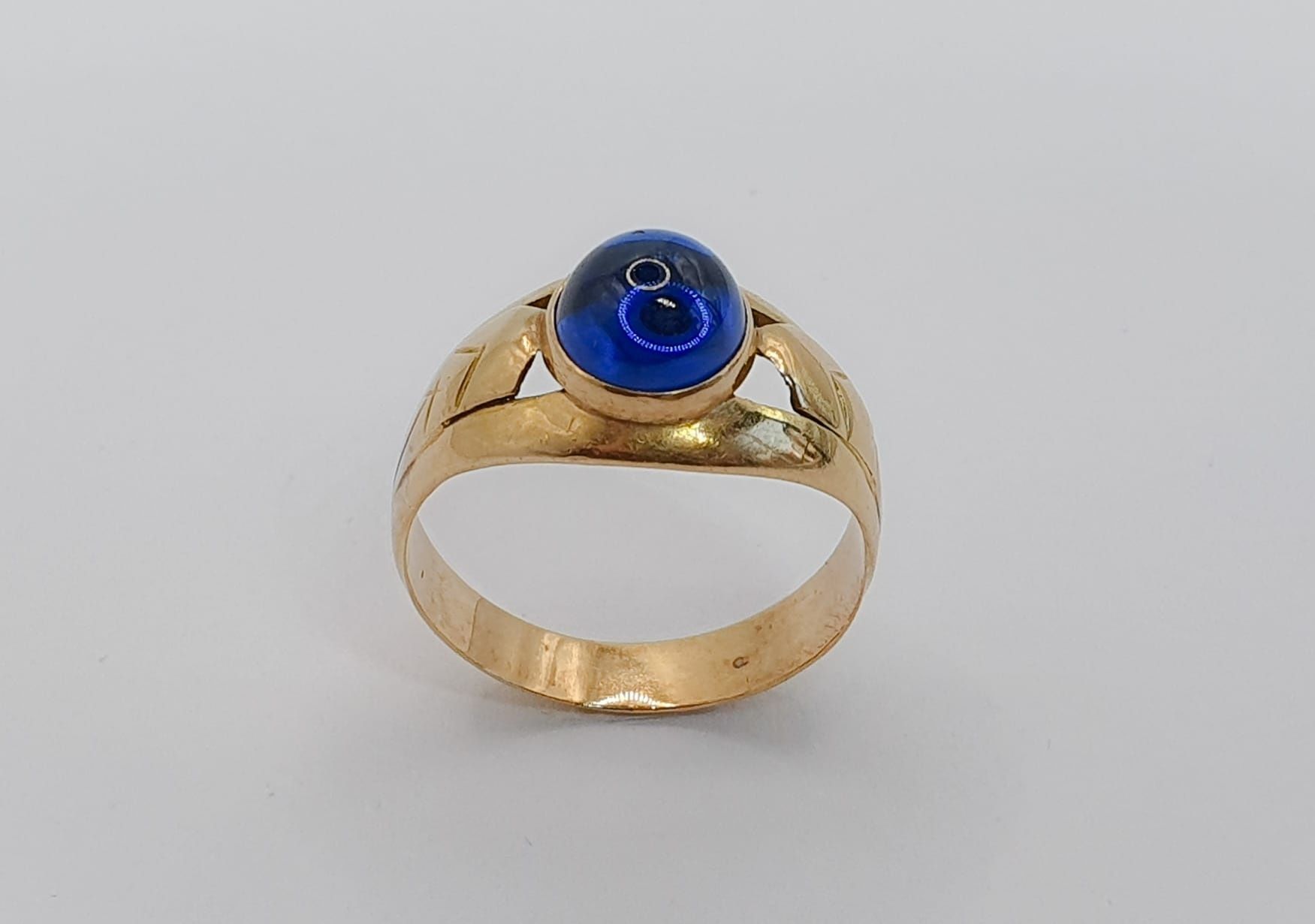 Inel din aur 18K cu safir albastru natural cabochon – mărimea 59