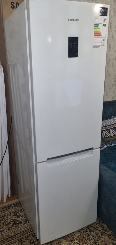 Холодильник Samsung RB31