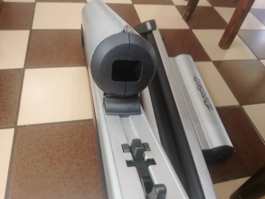 Багажник -стойка за ски Thule Aero Tilt 6 чф.