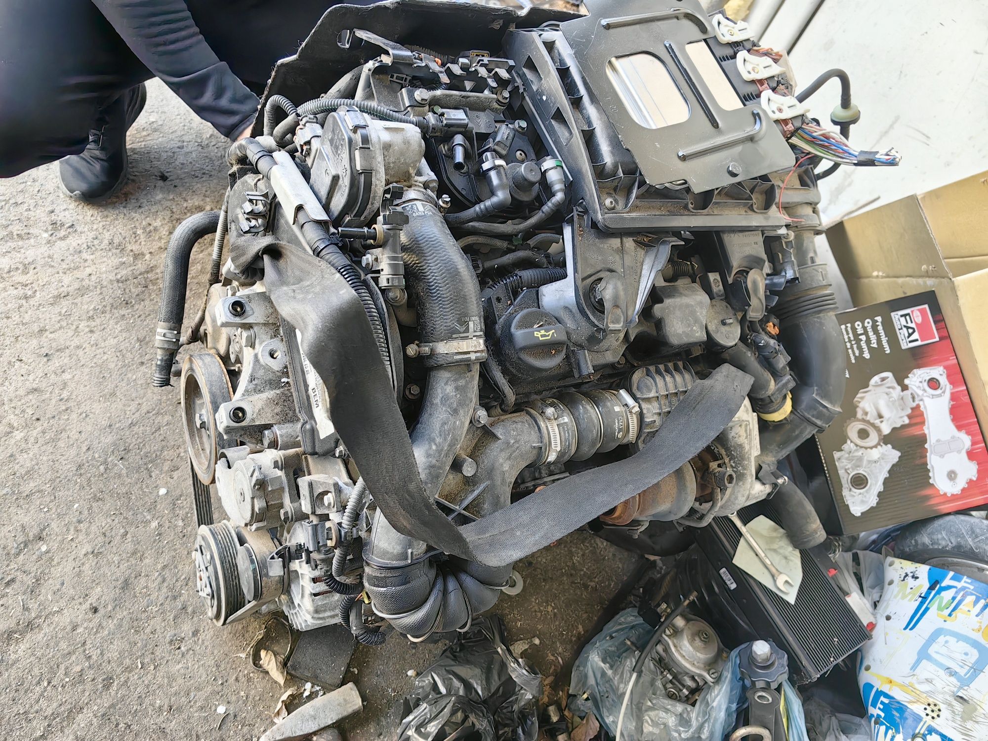 Двигател 1.6 90 к.с. Пежо от 2012 на горе