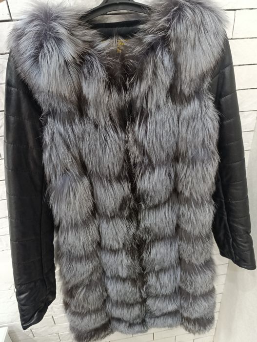 СРОЧНО!Продам меховую куртку-чернобурка.