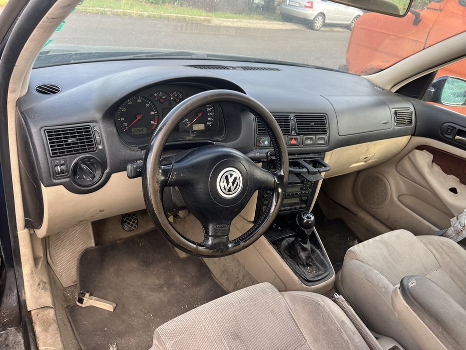 VW Golf 4 1,6 16V 105к.с 2002г НА ЧАСТИ