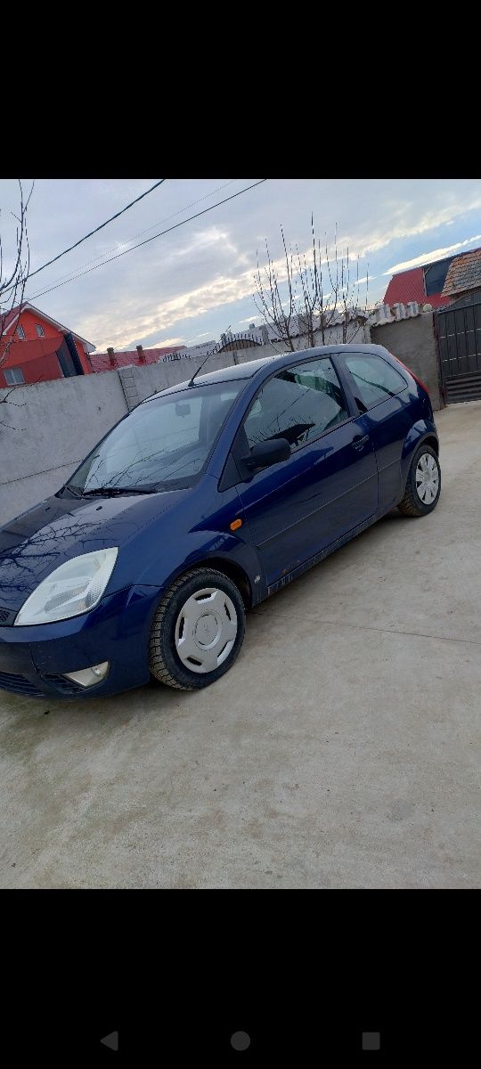 Vând Ford fiesta 13benzina anul 2003 DEFECT,fierbe apa la drum lung...