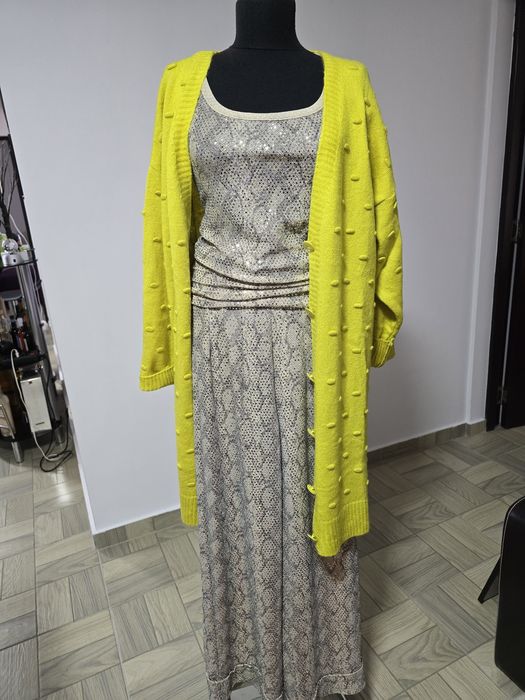 Pantaloni cu paiete strălucitoare pentru evenimente speciale;