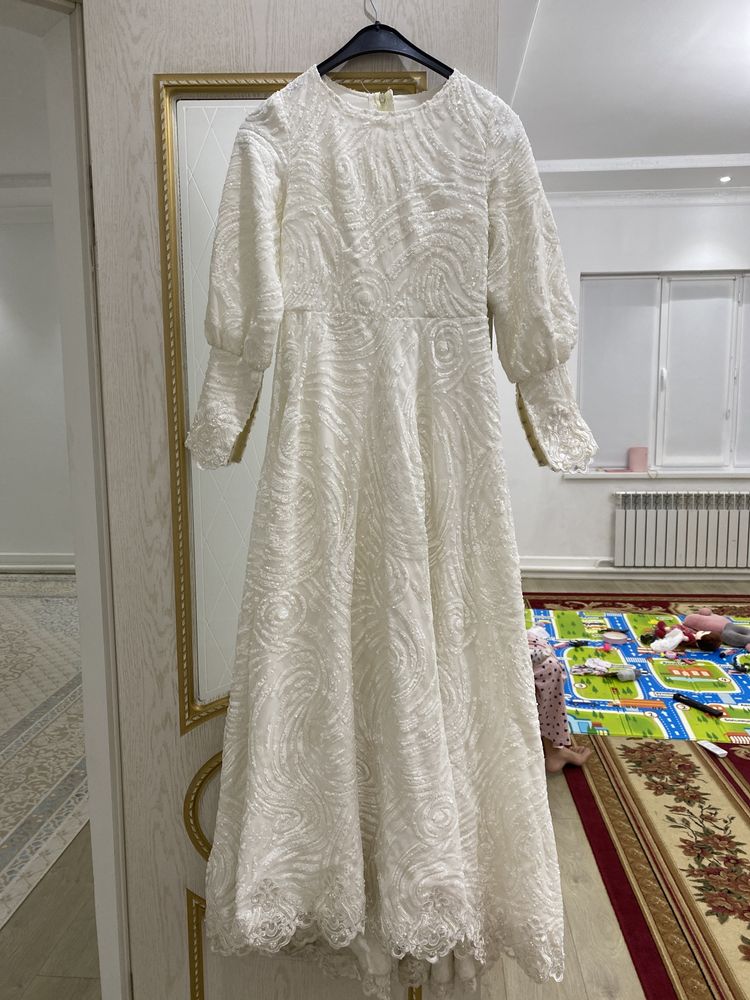 Платье белое раскошное