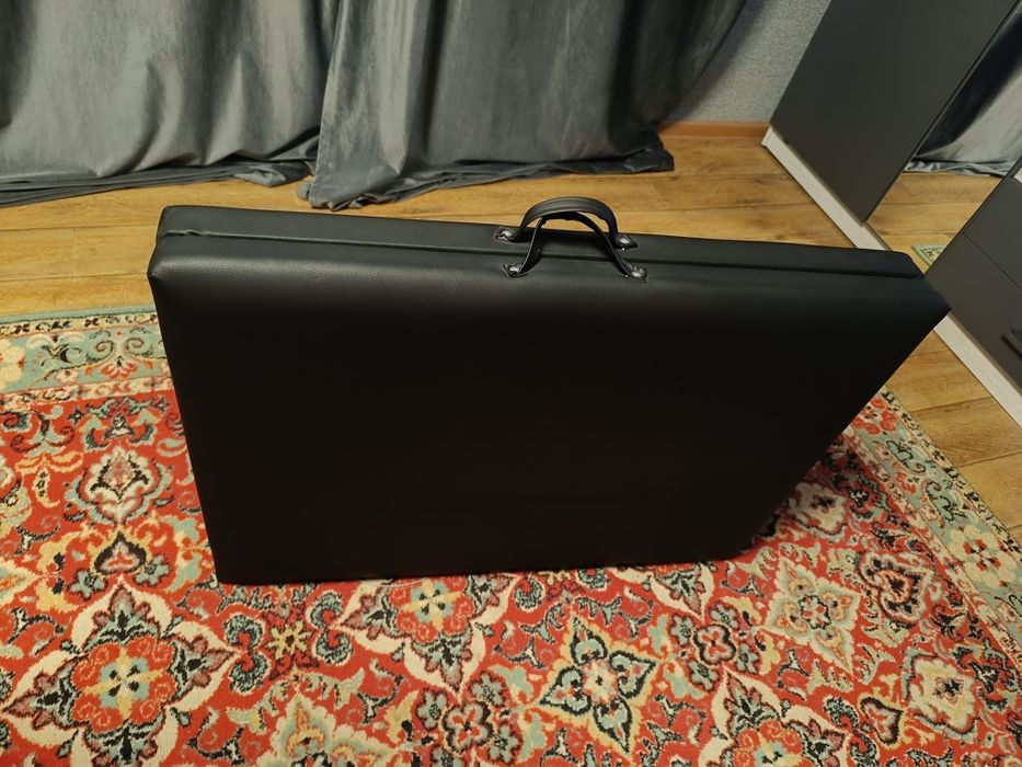 Продам кушетку новую