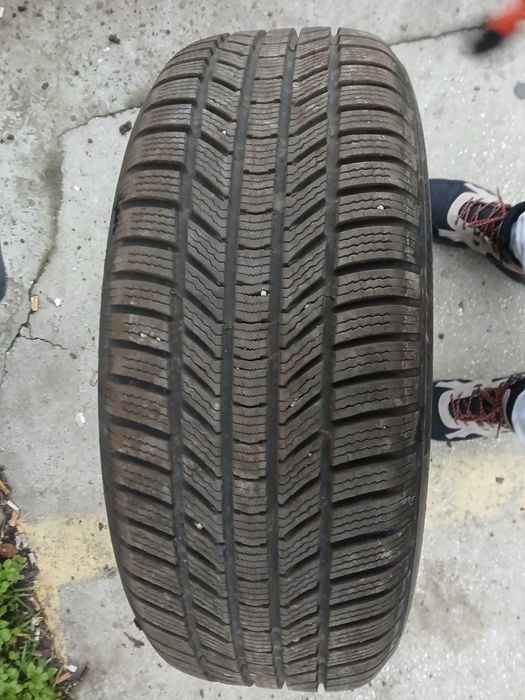 Vând anvelopa cauciuc 235.60r18 Continental