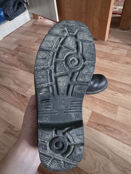 Продам рабочие ботинки