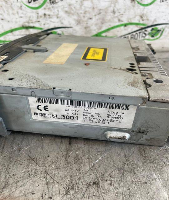 Radiocasetofon A 203 820 22 86 Mercedes-Benz C-Class W203/S203/CL203