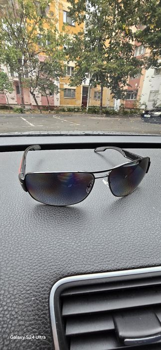 Se vand ochelari Prada