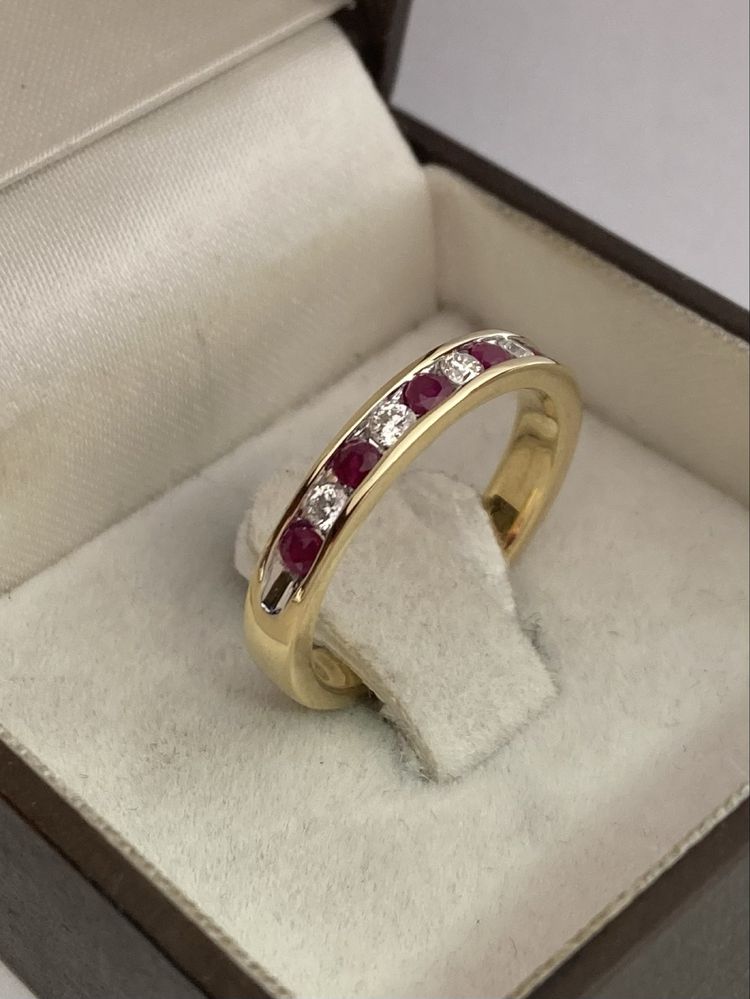 Inel aur 18kt.cu rubine si diamante
